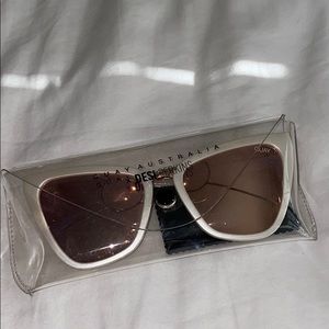Quay Australia Desi Perkins, Reina sunglasses